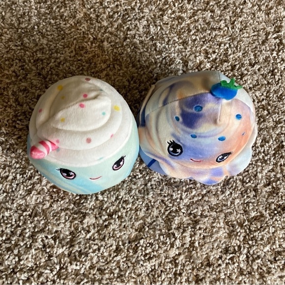 Two SQUISHMALLOWS 5" Scented Mystery Squad Blueberry Muffin and Milkshake No Bag - Picture 10 of 10